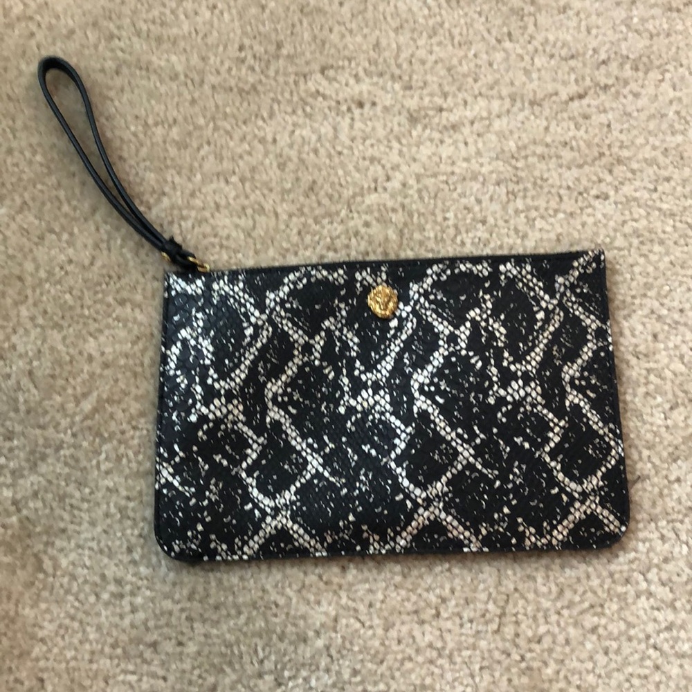 Small wristlet